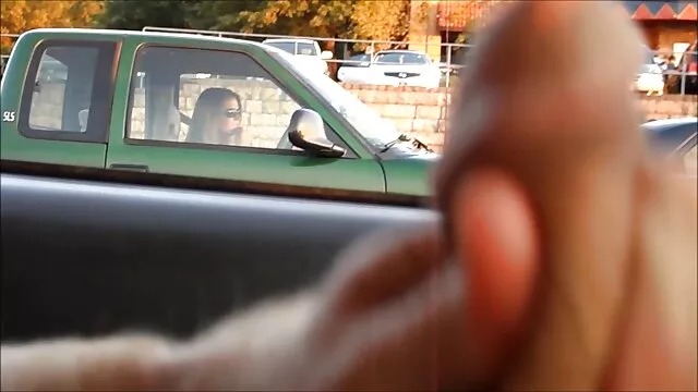 پسری ساده لوح آن را سکس واقعی زیبا در بازار گرفت
