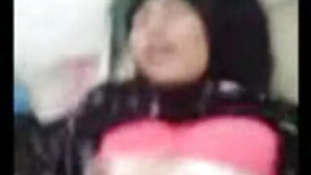 -سیان بی قانون بانو عکس های زیبا از سکس را fucks می کند. پلیس پشت صحنه